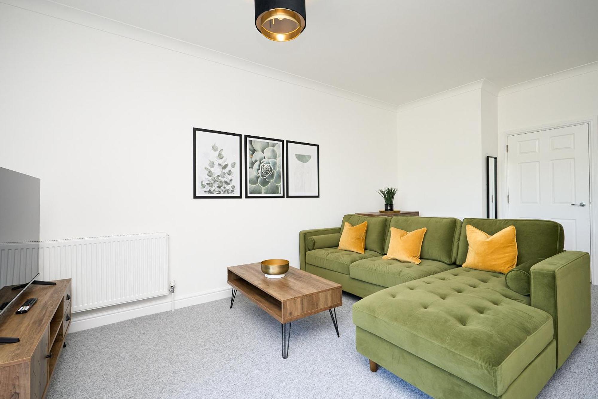 Spacious 1 Bed Apt - Stunning Views & Private Parking - 5 Mins To Beach - Dog Friendly - Close To Ventnor, Shanklin & Sandown - Ideal For Friends, Families & Business Travellers - Sleeps Up To 4 Guests - Managed By "Greenstay Serviced Accommodation" Bonchurch Екстериор снимка