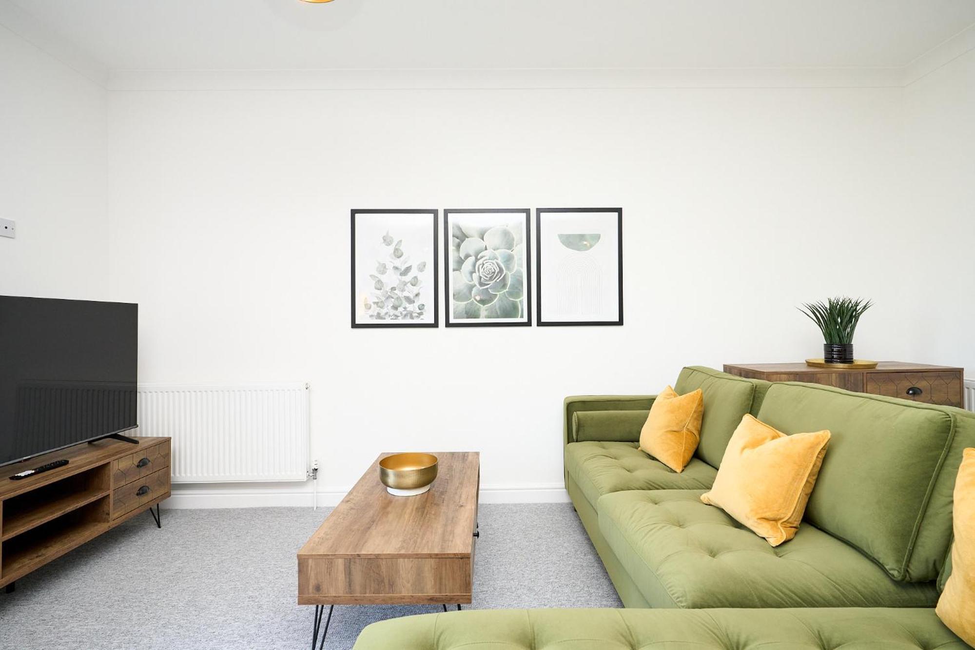 Spacious 1 Bed Apt - Stunning Views & Private Parking - 5 Mins To Beach - Dog Friendly - Close To Ventnor, Shanklin & Sandown - Ideal For Friends, Families & Business Travellers - Sleeps Up To 4 Guests - Managed By "Greenstay Serviced Accommodation" Bonchurch Екстериор снимка